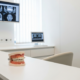 Modèle de mâchoires en consultation évoquant la chirurgie orthognathique à Genève