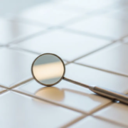 Gencive noire : causes, types de coloration et quand s’inquiéter