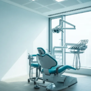 Hygiène dentaire à Genève : hygiéniste vs dentiste, fréquence et tarifs