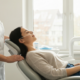 Patient détendu sous MEOPA (sédation consciente) chez le dentiste à Genève