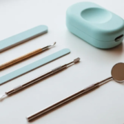 Onychophagie : l’impact sur vos dents et comment arrêter